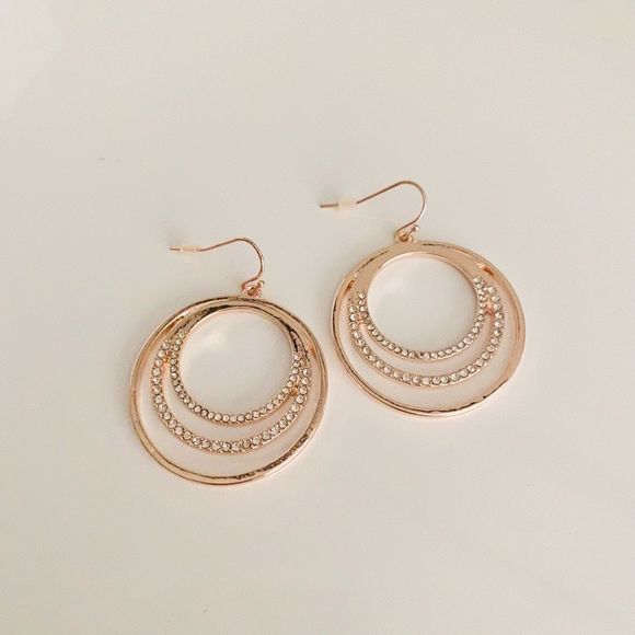 Nordstrom Accessories - Rose Gold dangle earrings